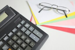 Épargner avec un petit salaire : la méthode complète